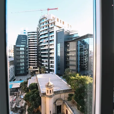 Bright 2 Bedroom Flat In Sliema! Lägenhet Sliema