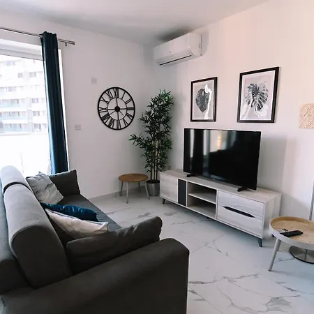 Bright 2 Bedroom Flat In Sliema! *