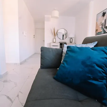 Bright 2 Bedroom Flat In Sliema!