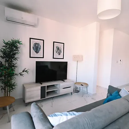 Bright 2 Bedroom Flat In Sliema! スリーマ