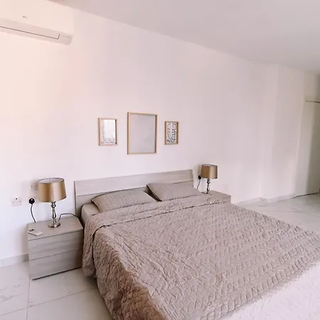 Bright 2 Bedroom Flat In Sliema! Apartmán