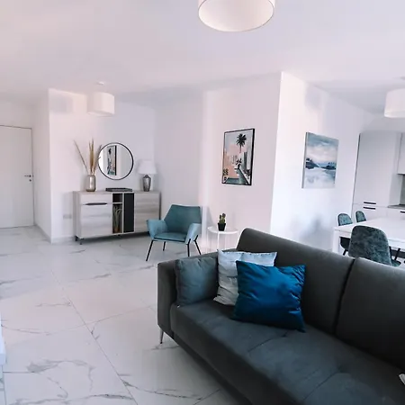 Bright 2 Bedroom Flat In Sliema! * Sliema