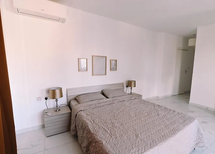 Bright 2 Bedroom Flat In Sliema! * Sliema