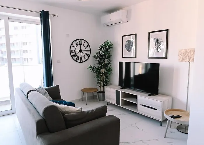 Bright 2 Bedroom Flat In Sliema! *