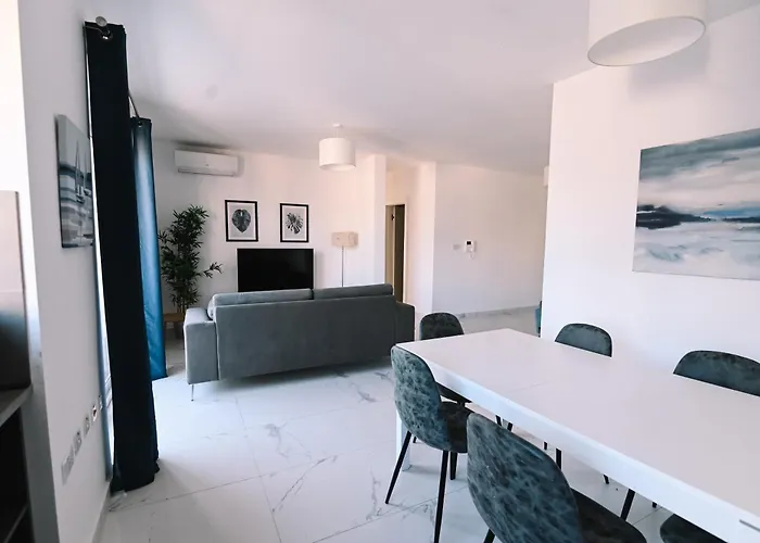 Bright 2 Bedroom Flat In Sliema! Daire *