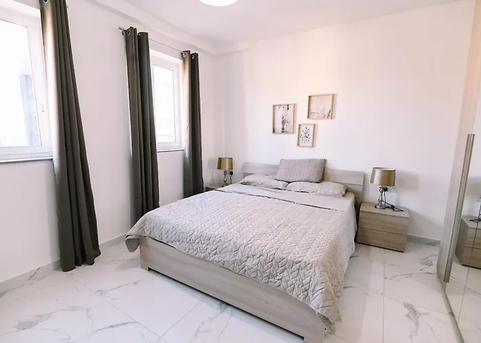Bright 2 Bedroom Flat In Sliema! Apartment *