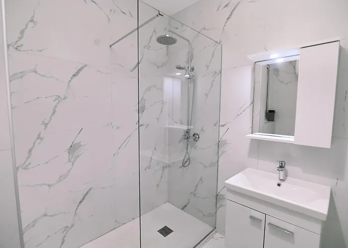 Bright 2 Bedroom Flat In Sliema! Daire Sliema