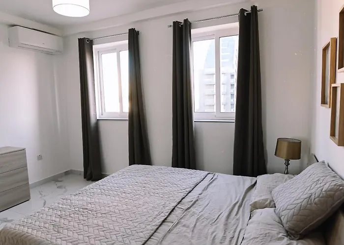 Apartment Bright 2 Bedroom Flat In Sliema! Sliema