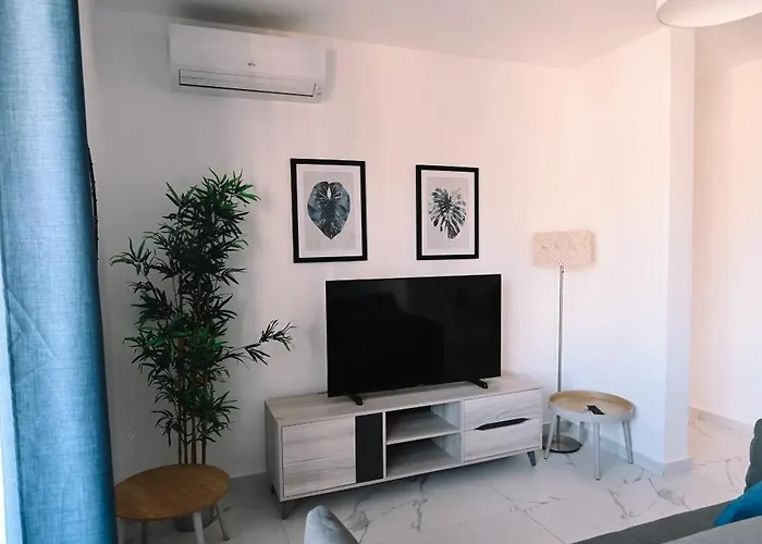 Bright 2 Bedroom Flat In Sliema! شقة